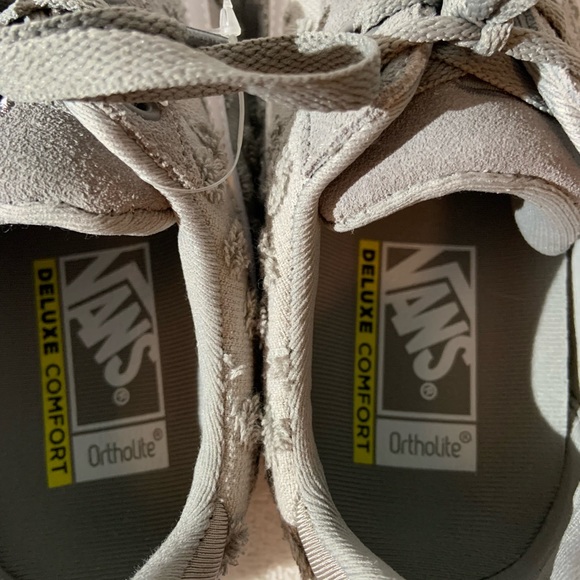 Vans - Picture 6 of 7